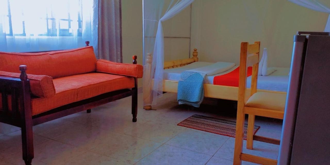 La Feve Beach Bed And Breakfast Entebbe Exterior foto