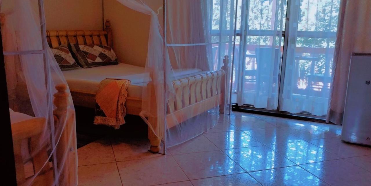 La Feve Beach Bed And Breakfast Entebbe Exterior foto